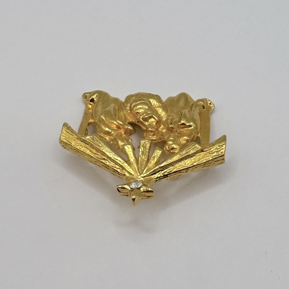 VINTAGE Gold-Tone Nativity Pin - Picture 5 of 9